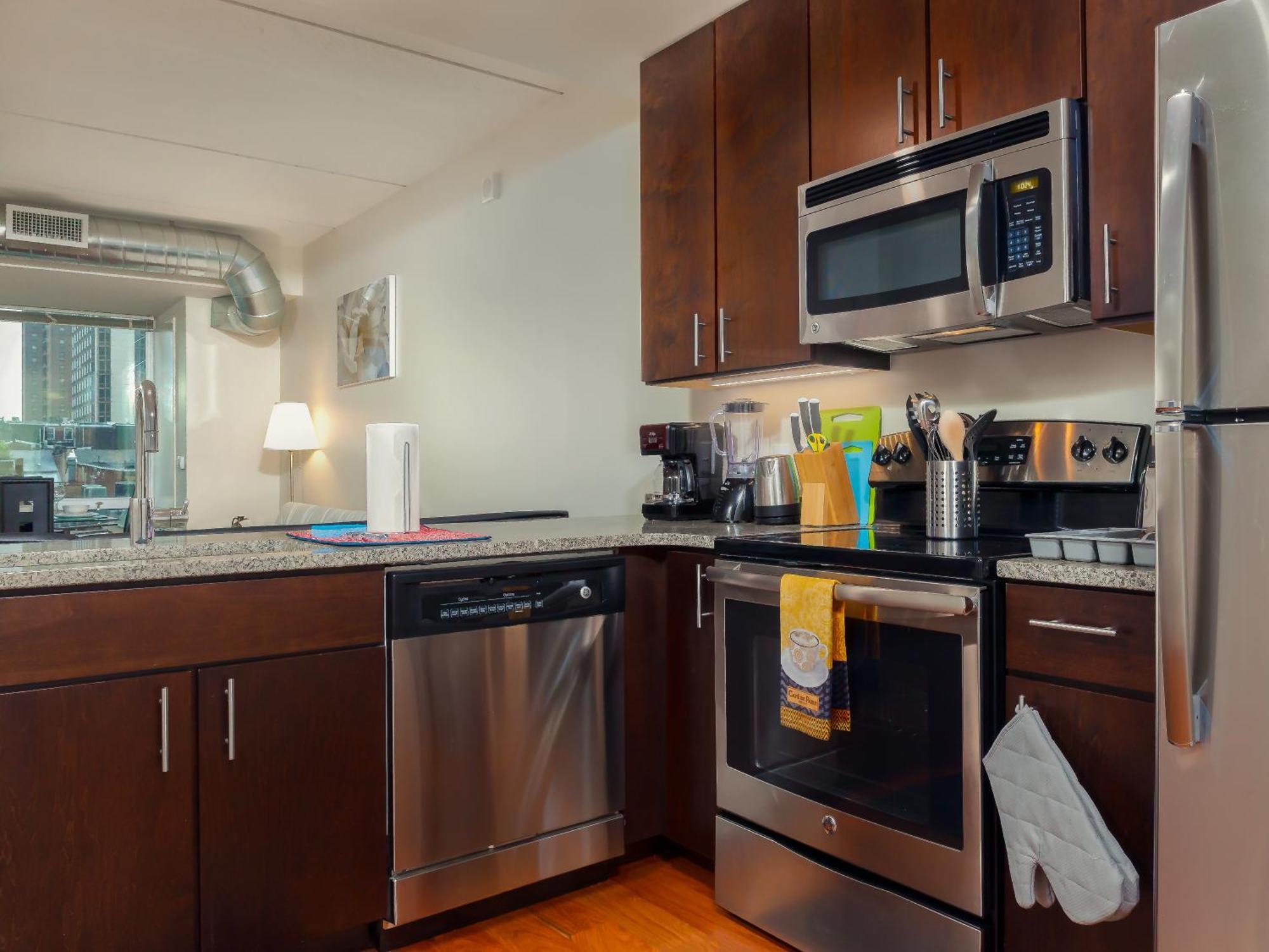 Pet Friendly 2 Bedroom And 2 Bathroom Near Rittenhouse Apts *