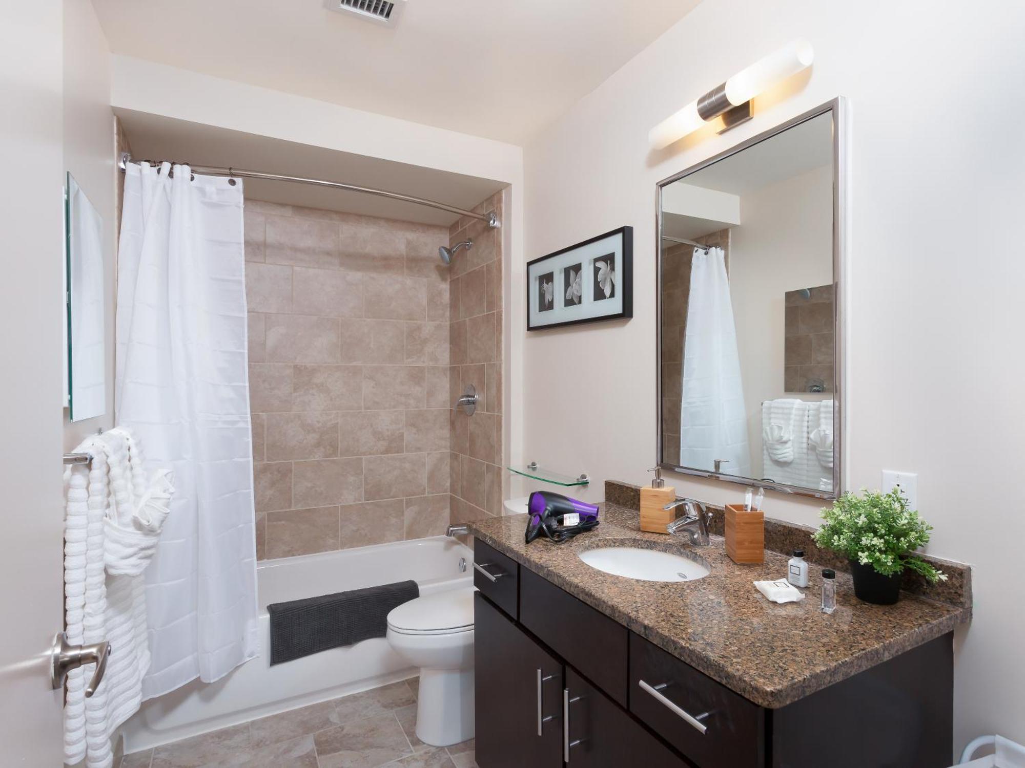 Pet Friendly 2 Bedroom And 2 Bathroom Near Rittenhouse Apts * Philadelphia