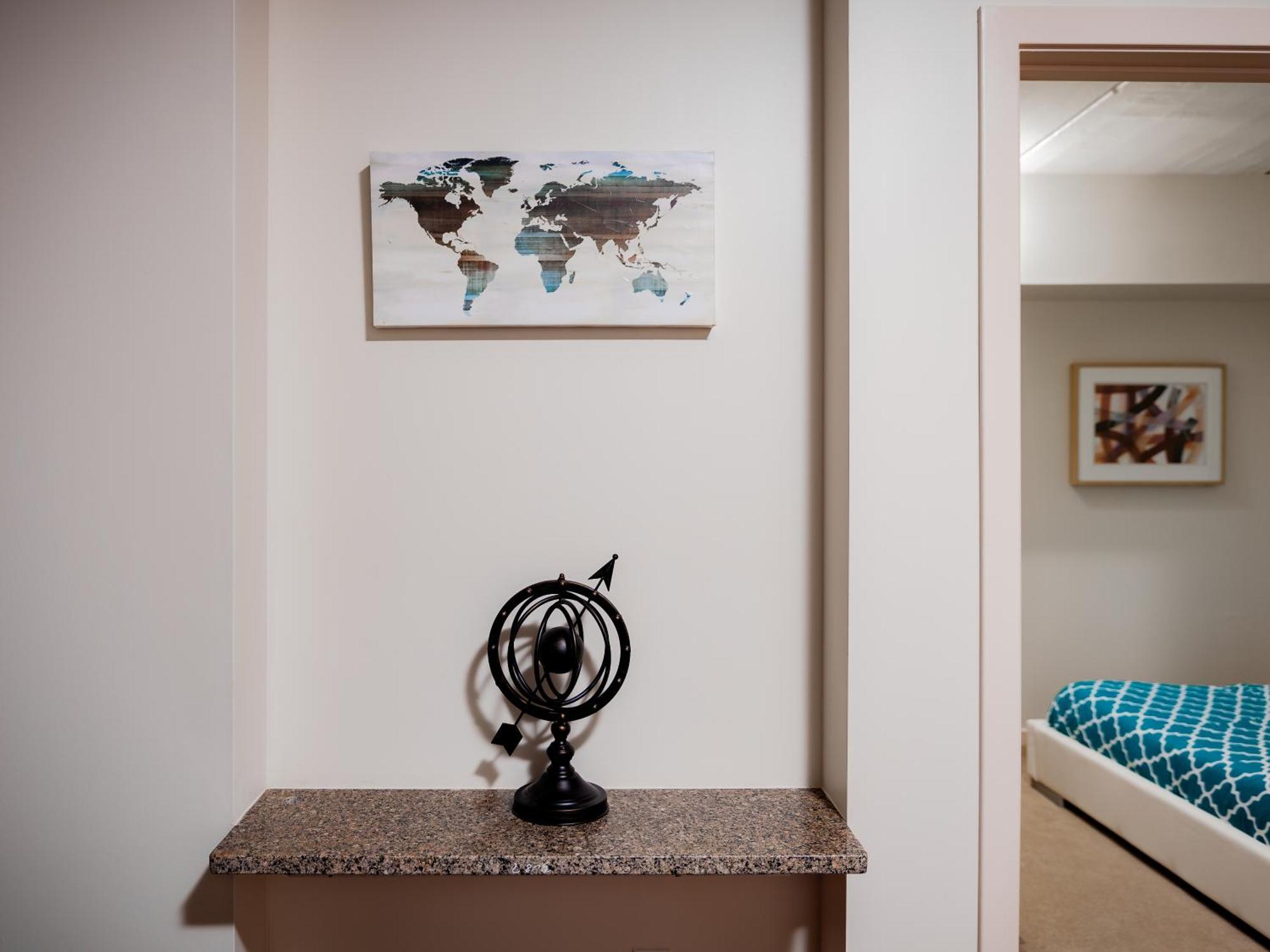 Pet Friendly 2 Bedroom And 2 Bathroom Near Rittenhouse Apts Apartment