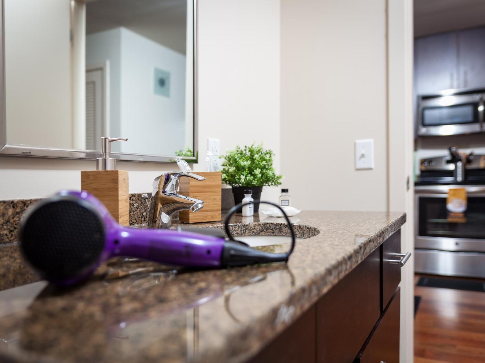 Apartment Pet Friendly 2 Bedroom And 2 Bathroom Near Rittenhouse Apts *