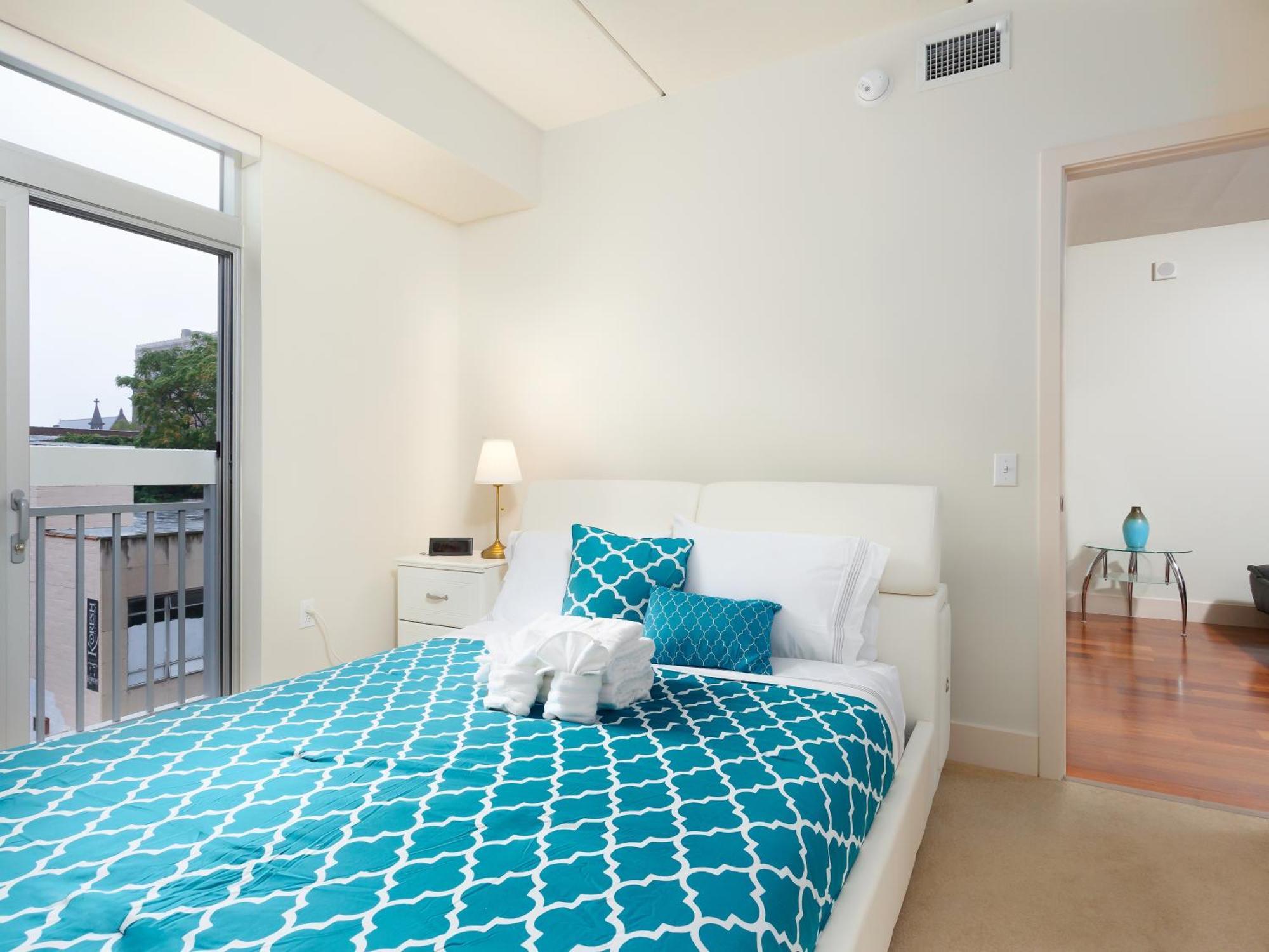 Pet Friendly 2 Bedroom And 2 Bathroom Near Rittenhouse Apts Philadelphia
