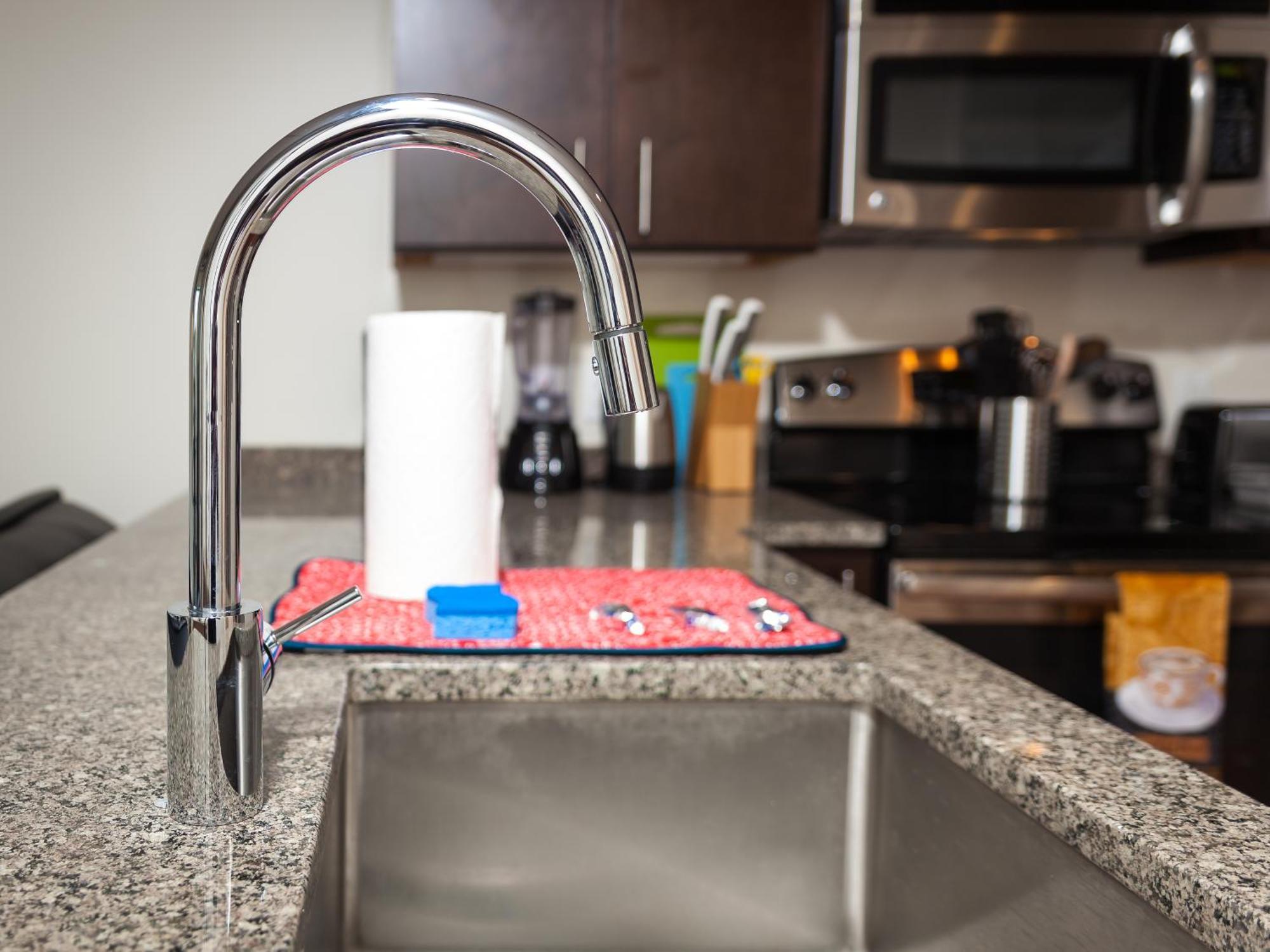Pet Friendly 2 Bedroom And 2 Bathroom Near Rittenhouse Apts Apartment